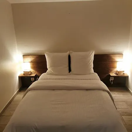 7/8p Hotel Pierrevert